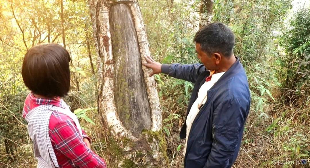 Bah Brodar with daughter in forest